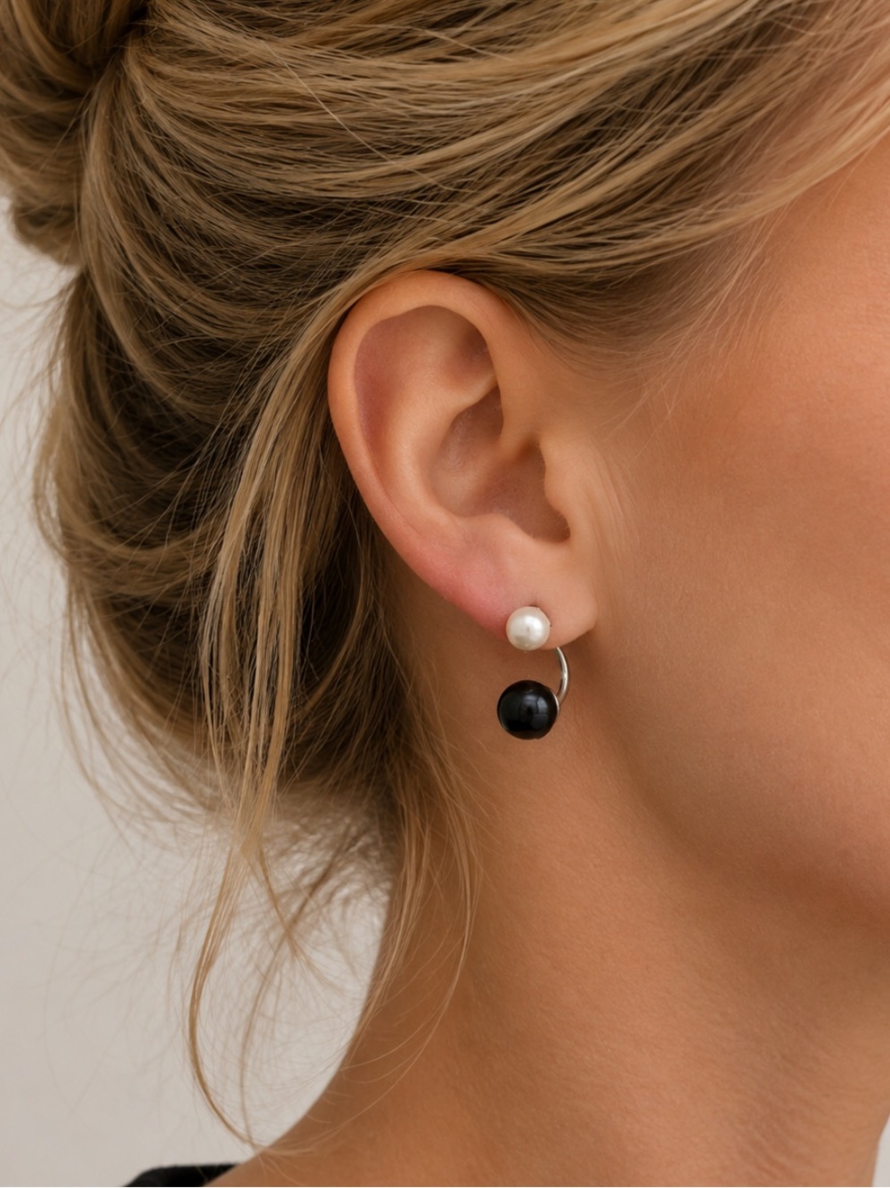 925 Sterling Silver Black & White Pearl Crescent Hoop Earrings